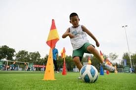 拜仁女足vs里昂女足的比赛中，患癌的拜仁门将格