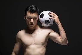 成绩斐然，加斯佩里尼被罗马球迷描绘成魔法师形象画在墙上